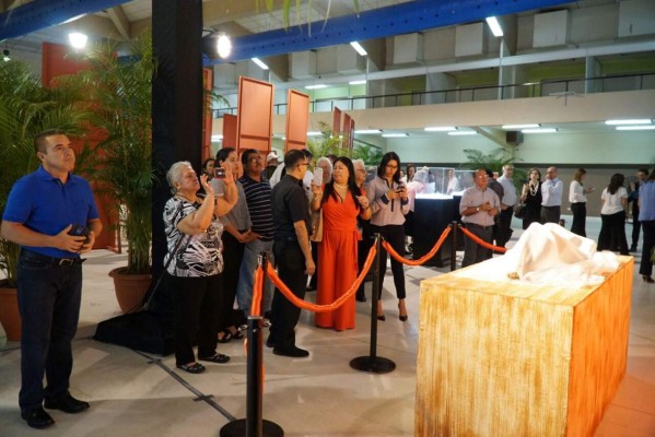 Réplica de la Sábana Santa ya se exhibe en San Pedro Sula