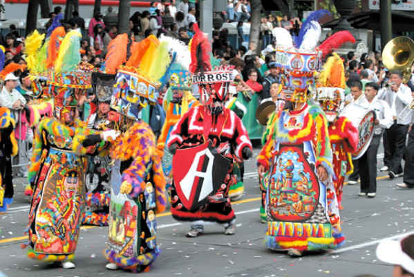 Deslumbra festejo bicentenario