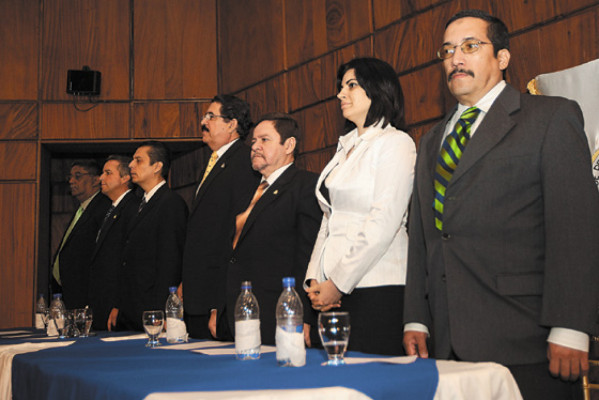'Urge el consenso para impedir dictaduras”