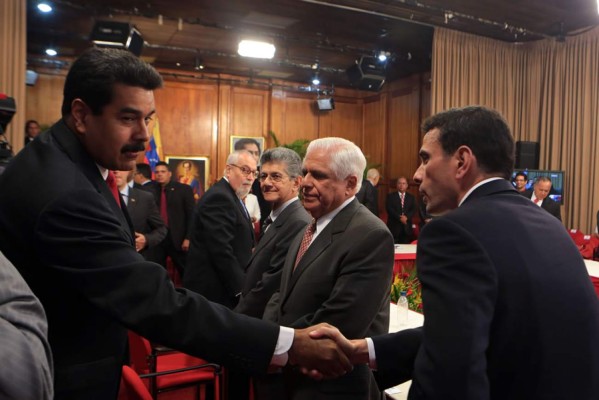 Entre reproches, gobierno y oposición lanzaron inédito diálogo en Venezuela