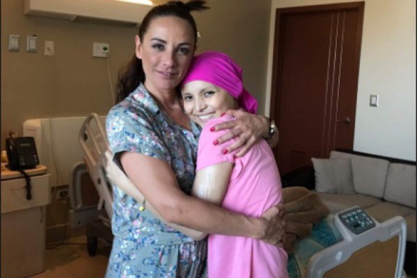 El beso de Consuelo Duval a Karla Luna antes de su muerte