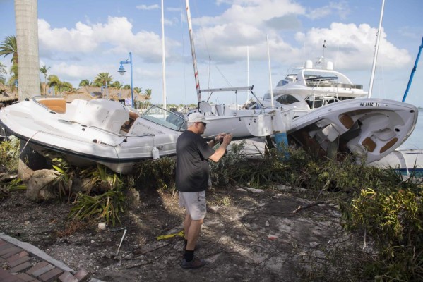 Florida comienza a reparar daños tras azote de Irma