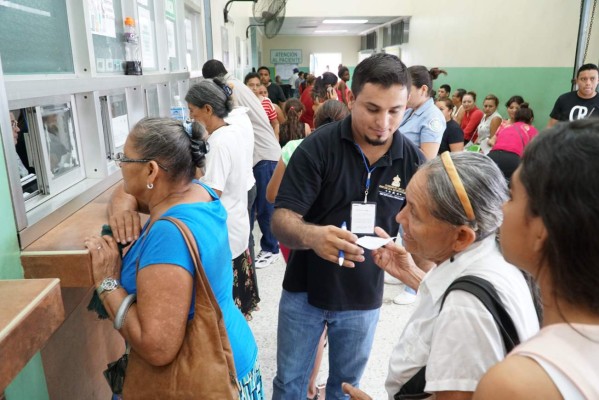 Más de 300,000 pacientes atiende al año el personal médico del Mario Rivas