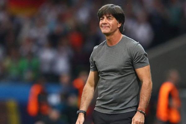 Video: El asqueroso gesto del DT de Alemania en la Euro