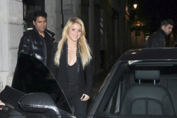 Shakira cuelga fotos de la mano con Piqué