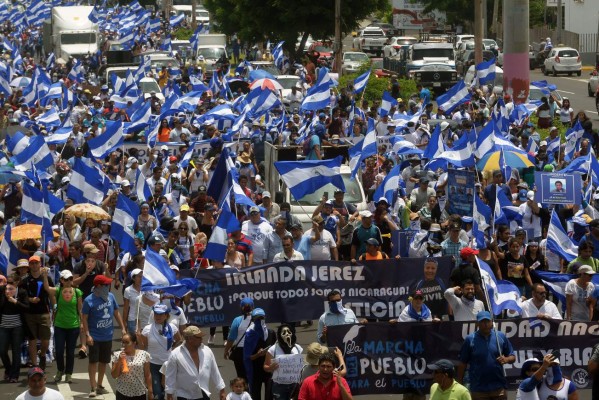 Un millar de nicaragüenses se manifestaron para pedir la dimisión de Ortega