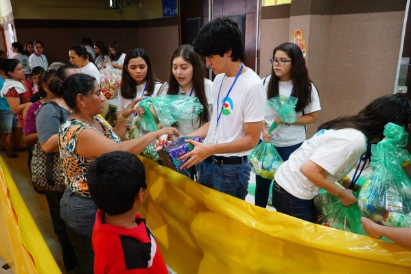Voces de Esperanza entrega alimentos a miles de sampedranos