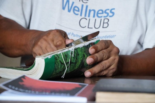 Sobrevive: el arte de encuadernar libros y documentos