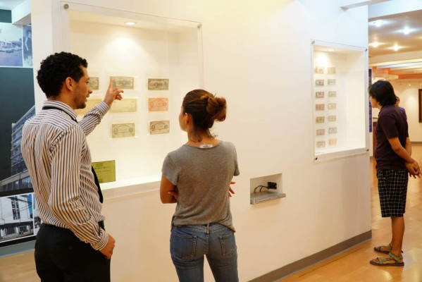 Armas y objetos de Morazán en exposición del museo del BCH