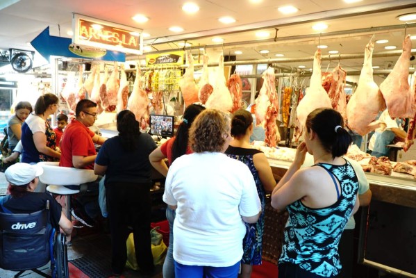 Compradores inundan zonas comerciales previo a Navidad