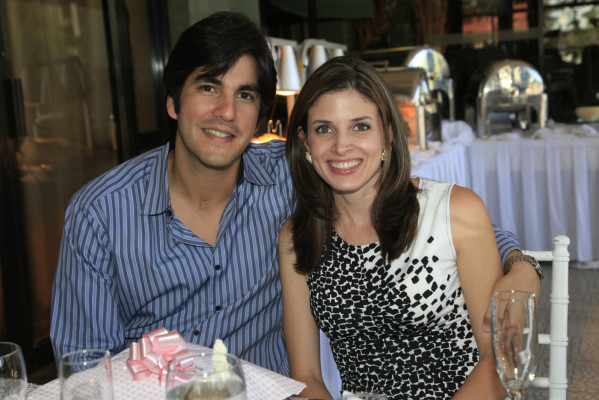 Gabriel Joya y Alessia Cartoni son bautizados