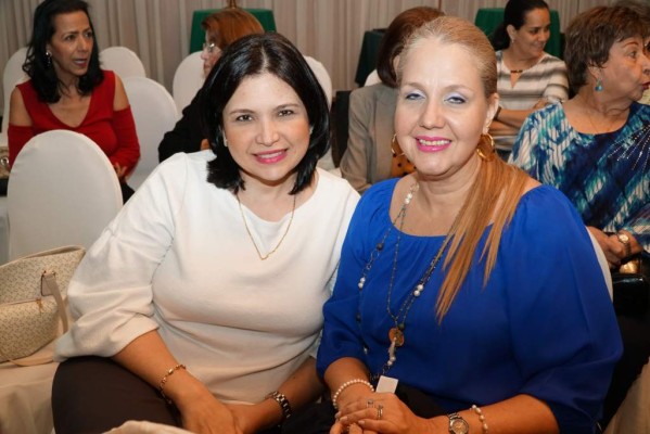 Jessica y Sloan Panayotti