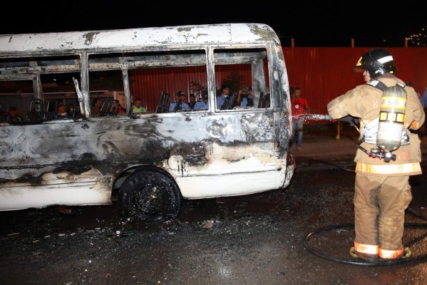 Autores de quema de bus serán acusados de terrorismo