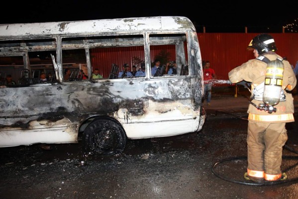 Autores de quema de bus serán acusados de terrorismo