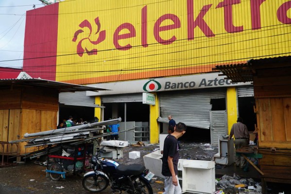 Vuelve la calma con negocios en la ruina en San Pedro Sula