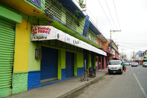 Propietarios de negocios de la tercera avenida siguen con temor a saqueos