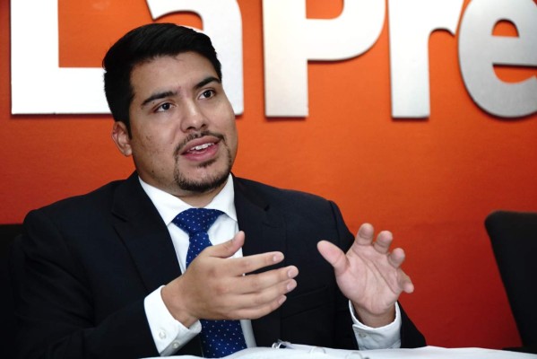 'No es necesario un abogado para solicitar la residencia”