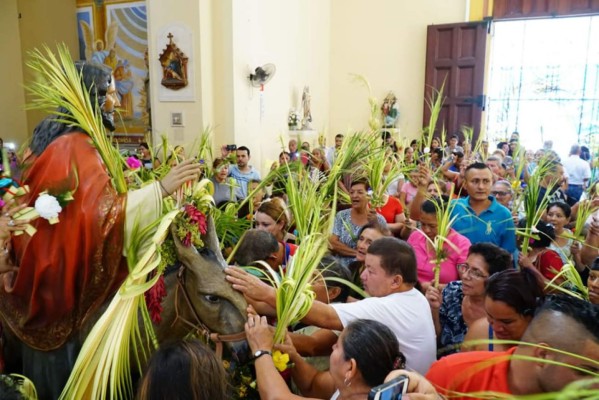 Feligresía católica sampedrana celebra con fervor el Domingo de Ramos