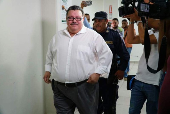 Suspenden audiencia de Kilgore por enriquecimiento ilícito