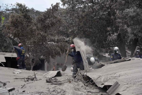 Guatemaltecos en EEUU recogen ayuda para los damnificados del volcán de Fuego