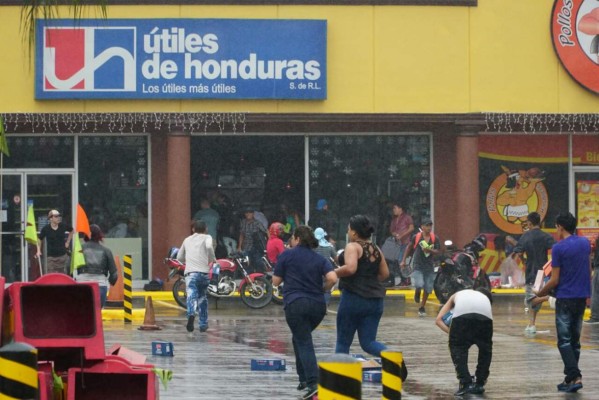 Ola de saqueos sacude comercios de San Pedro Sula