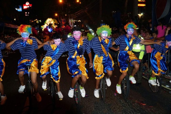 Sampedranos vibraron con el desfile de carrozas de la Feria Juniana 2017