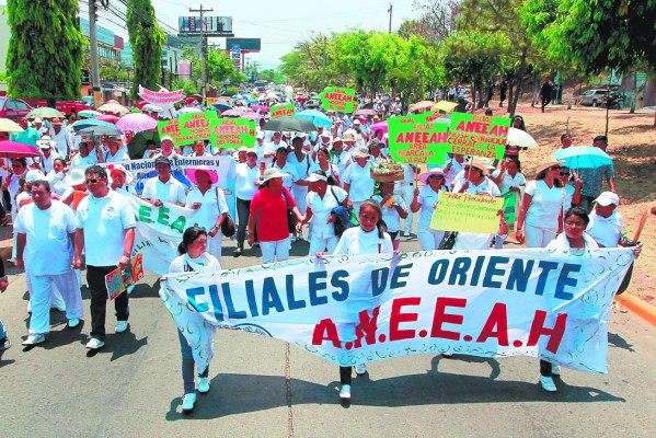 Enfermeras auxiliares dicen que sí participarán en jornada de vacunación