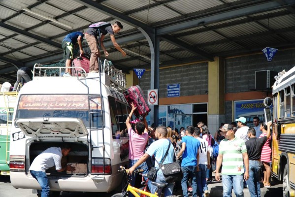 Movimiento en la Terminal: Bus que llega, bus que sale