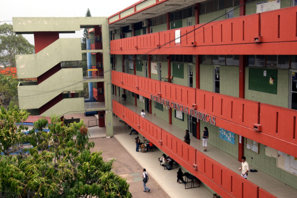 Empleados de la Unah reciben aumento salarial