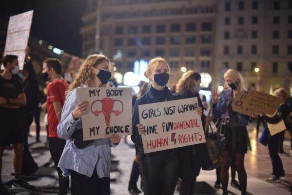 Polonia promulga sentencia constitucional que prohíbe el aborto