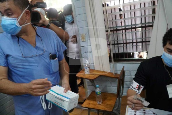 A medias se cumplen medidas de bioseguridad durante jornada de elecciones primarias e internas en Honduras (Fotos)