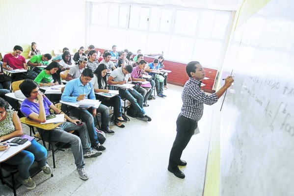Por fuera de la Unah quedarían 14,500 estudiantes