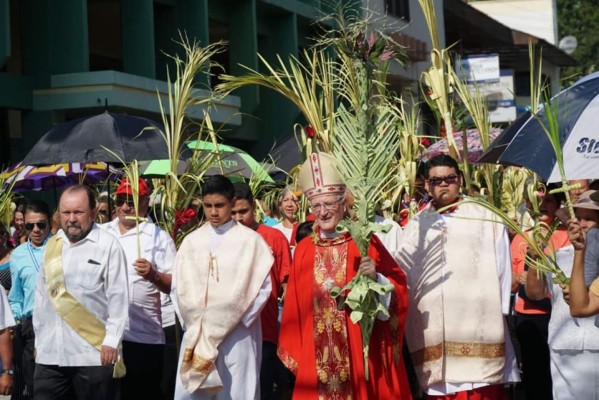 Feligresía católica sampedrana celebra con fervor el Domingo de Ramos