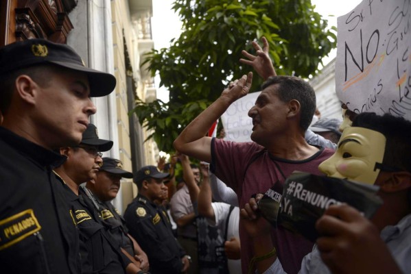 Renuncia de Baldetti no calma los ánimos en Guatemala
