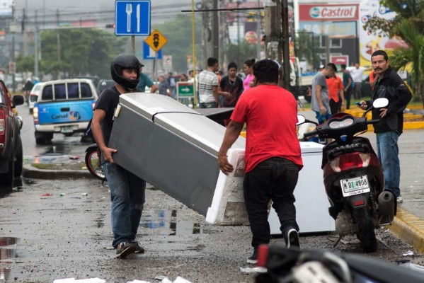 Ola de saqueos sacude comercios de San Pedro Sula