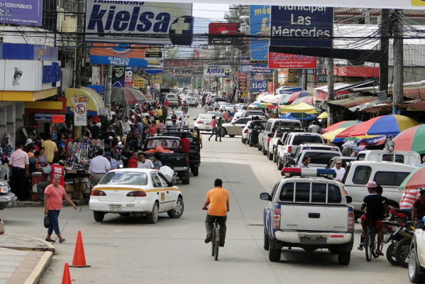 Imprudencia casi termina con depósito de vehículos en El Progreso