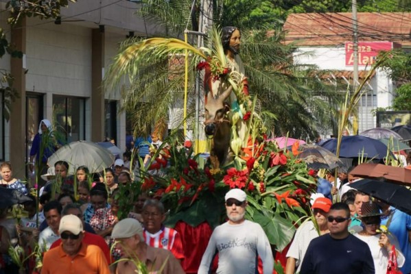 Feligresía católica sampedrana celebra con fervor el Domingo de Ramos