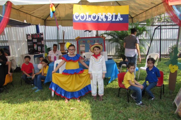 Escuela Canaan se luce con 'Feria de naciones”