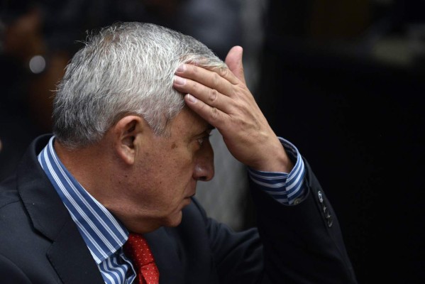 Guatemaltecos hacen llorar a Otto Pérez en los tribunales