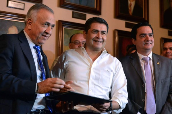 Presidente de Honduras pide plebiscito a favor de Policía Militar