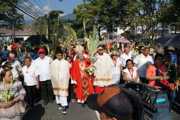 Feligresía católica sampedrana celebra con fervor el Domingo de Ramos