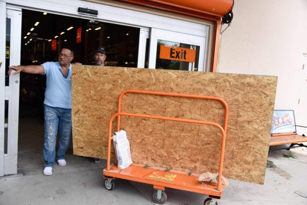 Florida y Georgia en emergencia por impacto de huracán categoría 4