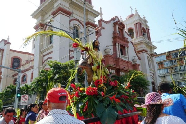 Feligresía católica sampedrana celebra con fervor el Domingo de Ramos