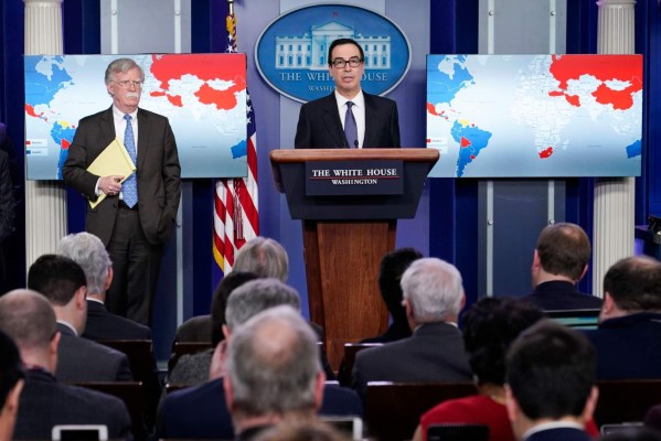 EEUU redobla presión a Maduro y bloquea $7,000 millones a PDVSA