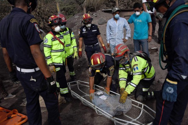 Sube a 99 cifra de muertos por Volcán de Fuego en Guatemala