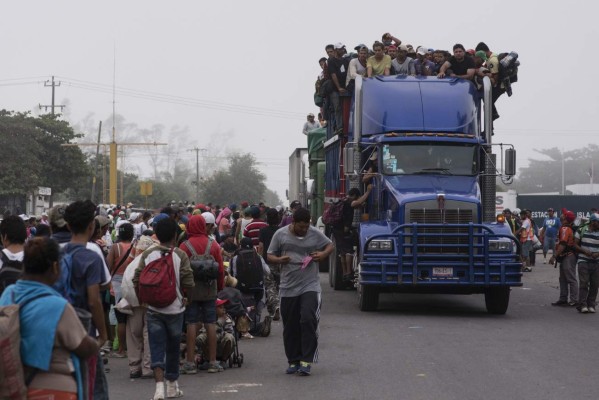Caravana migrante se reagrupa en Puebla rumbo a EEUU