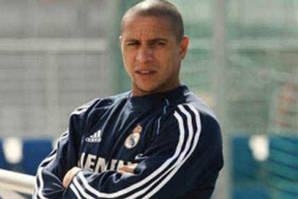Roberto Carlos firma contrato con el Fenerbahce