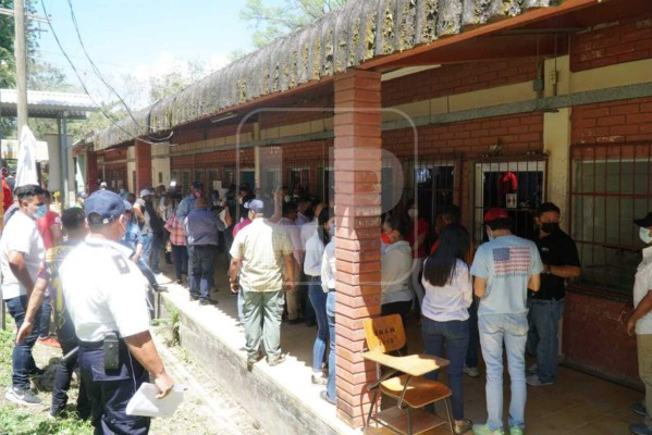 A medias se cumplen medidas de bioseguridad durante jornada de elecciones primarias e internas en Honduras (Fotos)