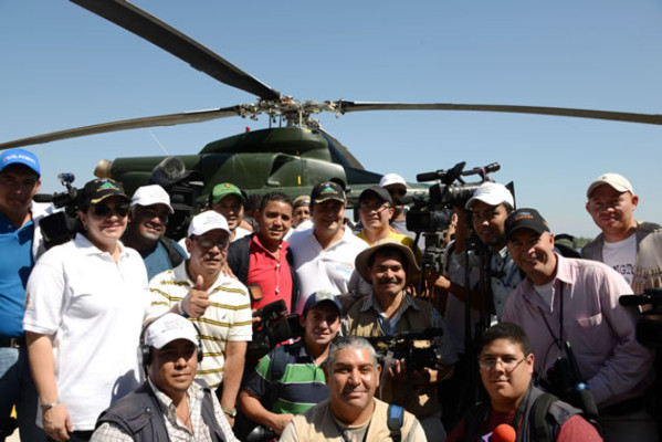 Presidente de Honduras inaugura helipuerto en Isla Conejo