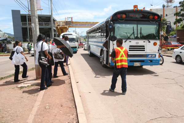 Gobierno acuerda pagar subsidios a transportistas